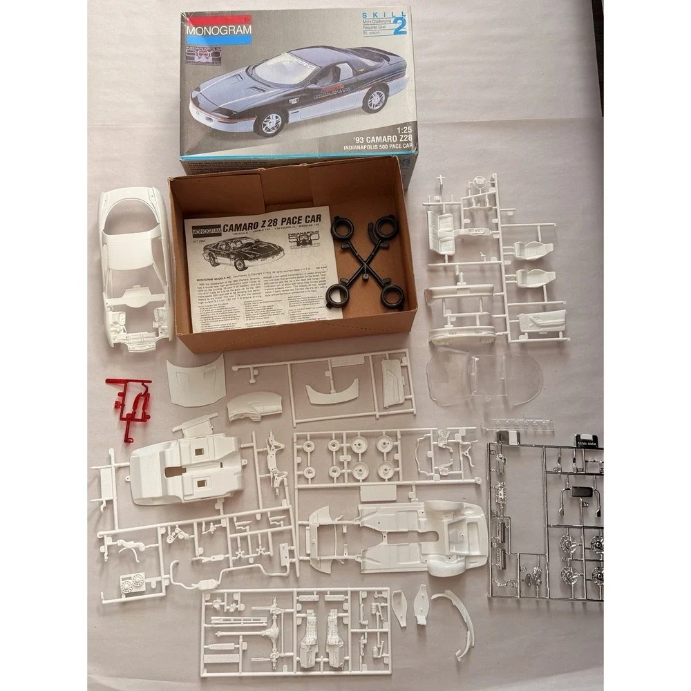 Monogram 1:25 93 Camaro Z28 Indianapolis 500 Pace Car Model Kit 2964 Open Box